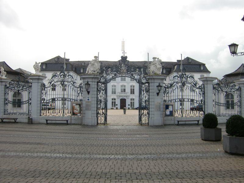 Hotel Zur Schloss-Schenke Neuwied Exterior photo